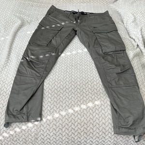 G-star raw cargo pants. Men’s size 35 x 30 olive green